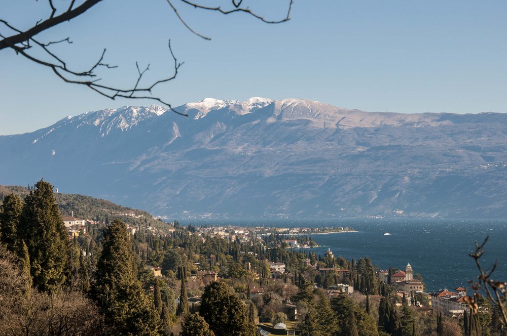 valtenesi - vista monte baldo